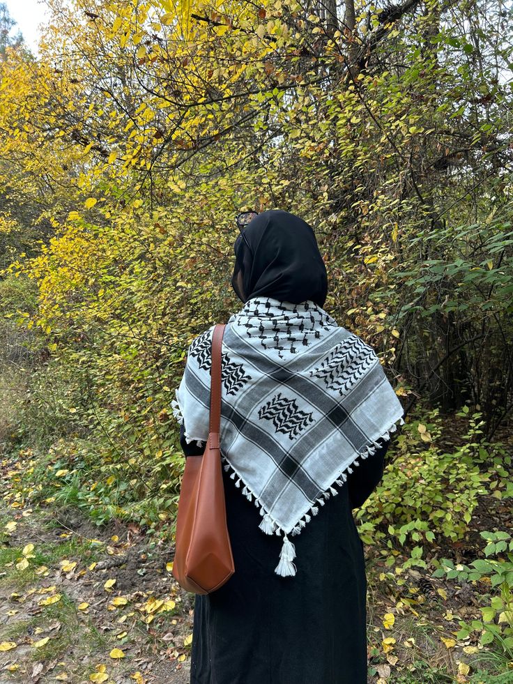 Original plastine Keffiyeh Scarf with Tassels