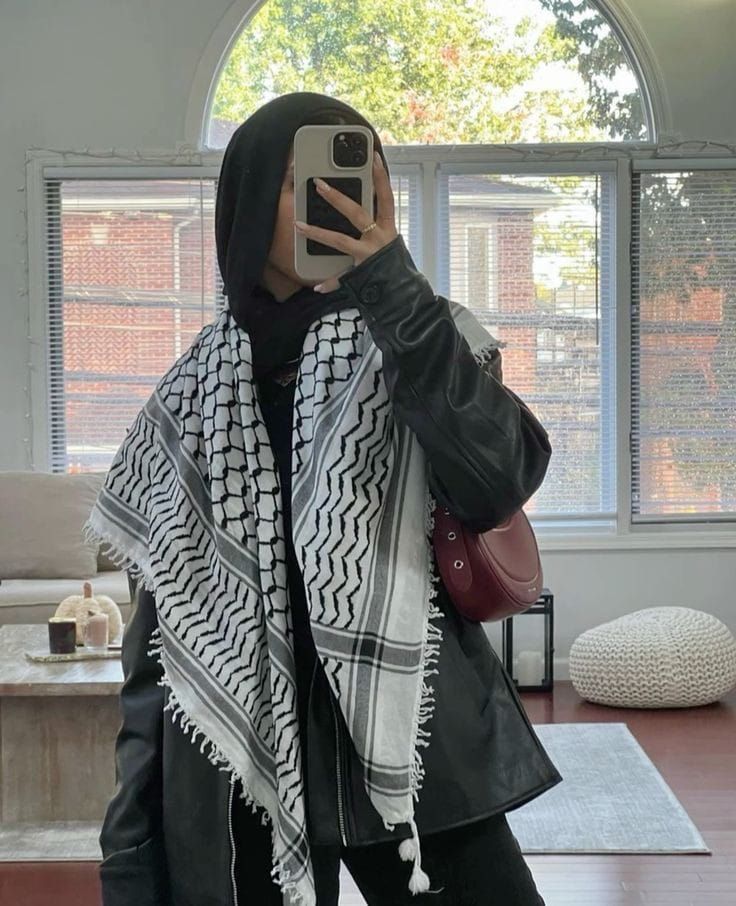 Original plastine Keffiyeh Scarf with Tassels