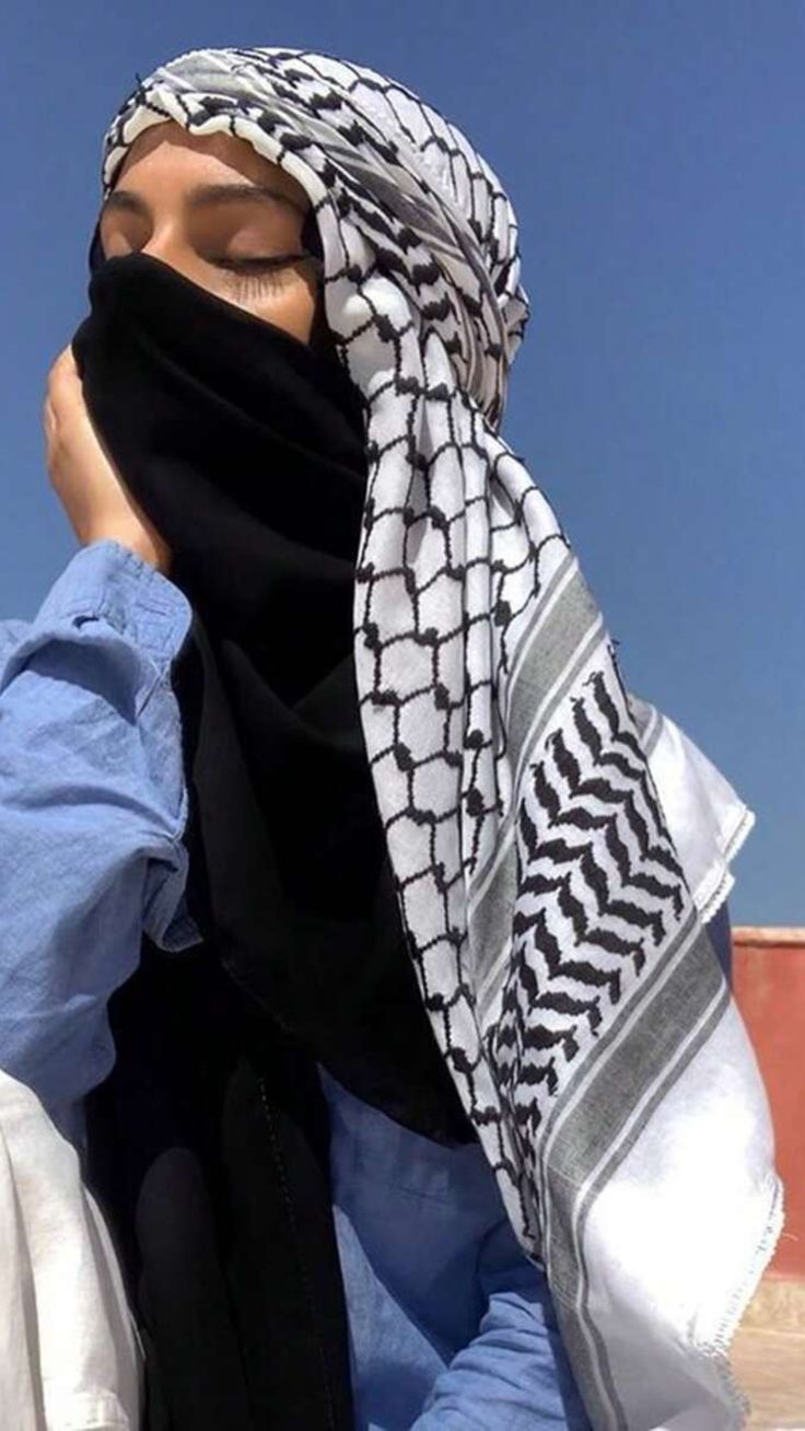 Original plastine Keffiyeh Scarf with Tassels